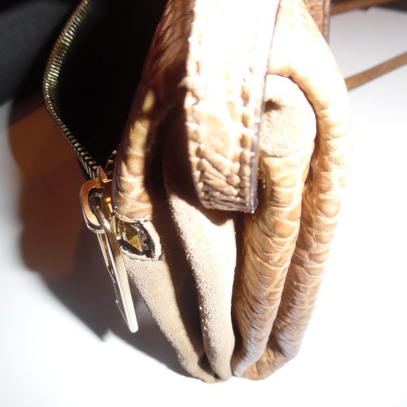 Burberry Suede Pebble Leather Logo Crossbody Zip Envelope Bag Purse - Picture 6 of 16